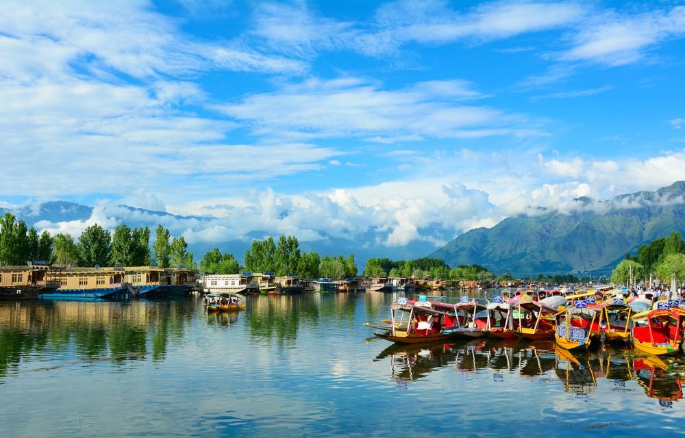 medium_a-day-in-stunning-srinagar-in-jammu-and-kashmir-6hzd_image